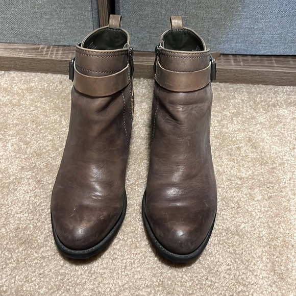 Vince Camuto Beamer ankle boot - Picture 2 of 12